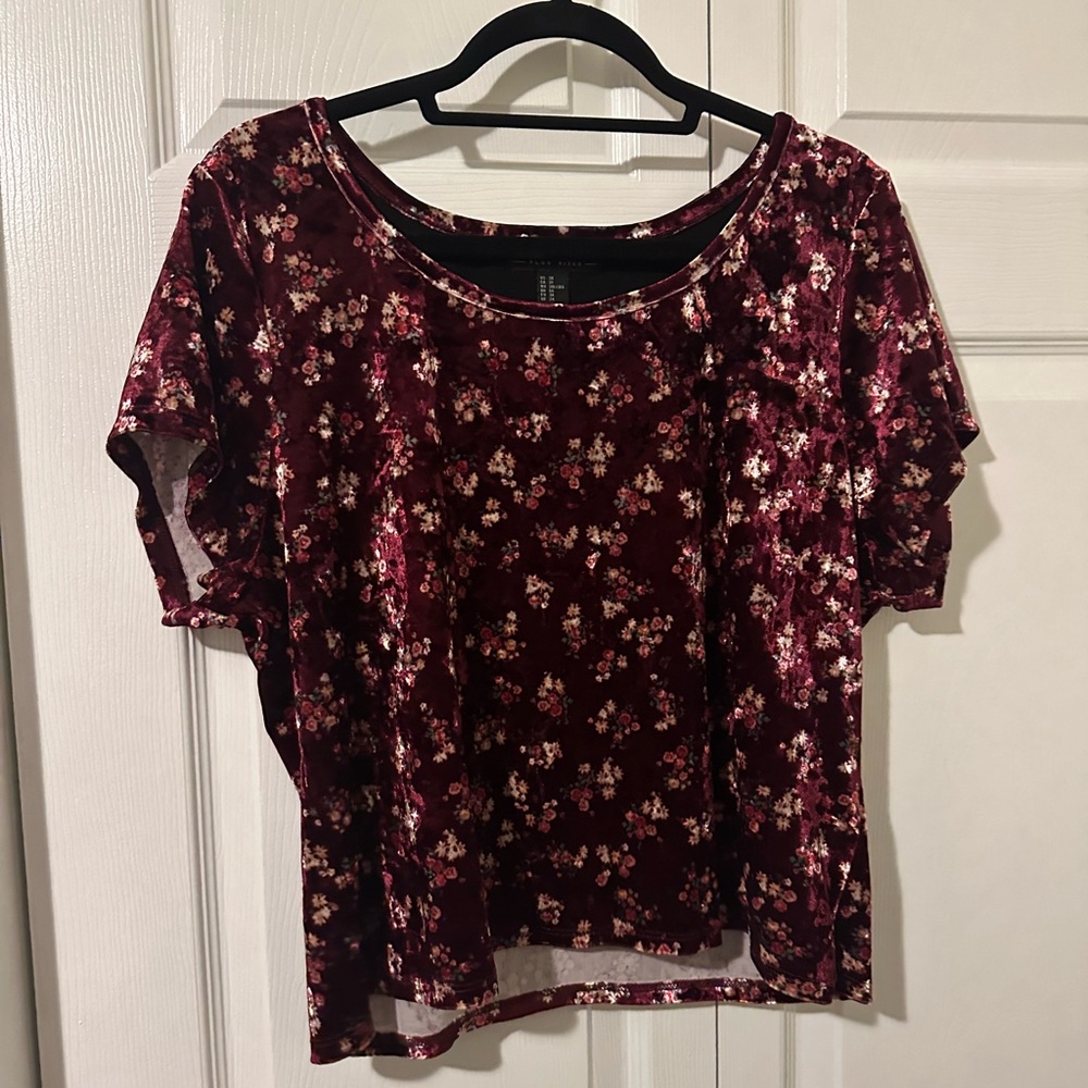 Women’s Forever 21 top in a maroon velvet type material